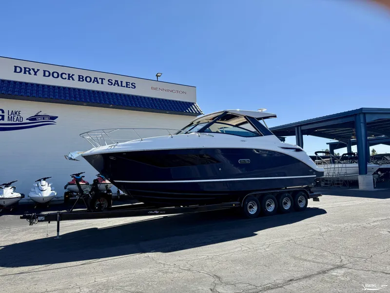 Slide: The Image of Sea Ray 320 Sundancer 2026 - 1