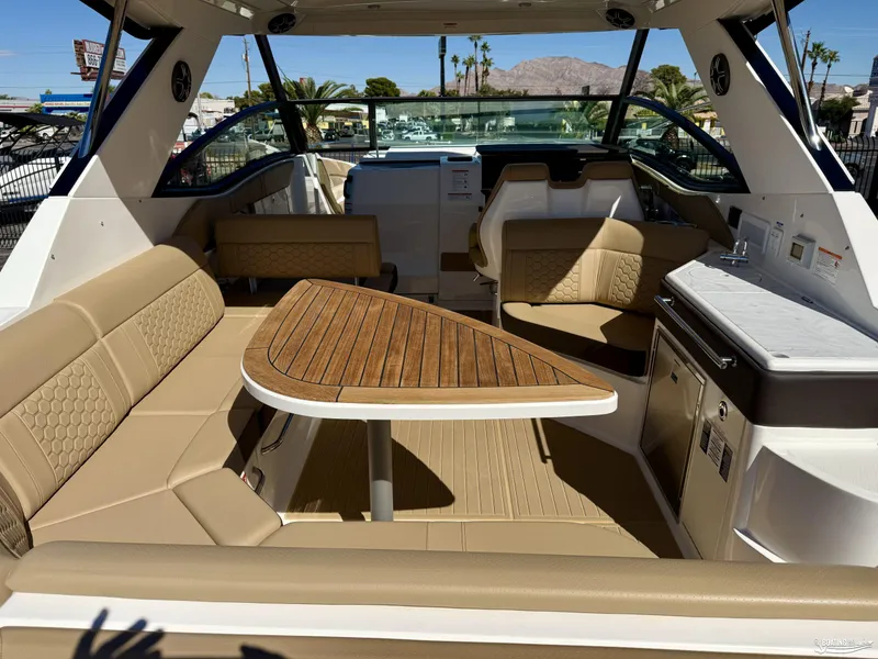 Slide: The Image of Sea Ray 320 Sundancer 2026 - 9