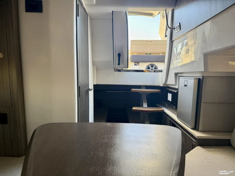 Slide: The Image of Sea Ray 320 Sundancer 2026 - 20