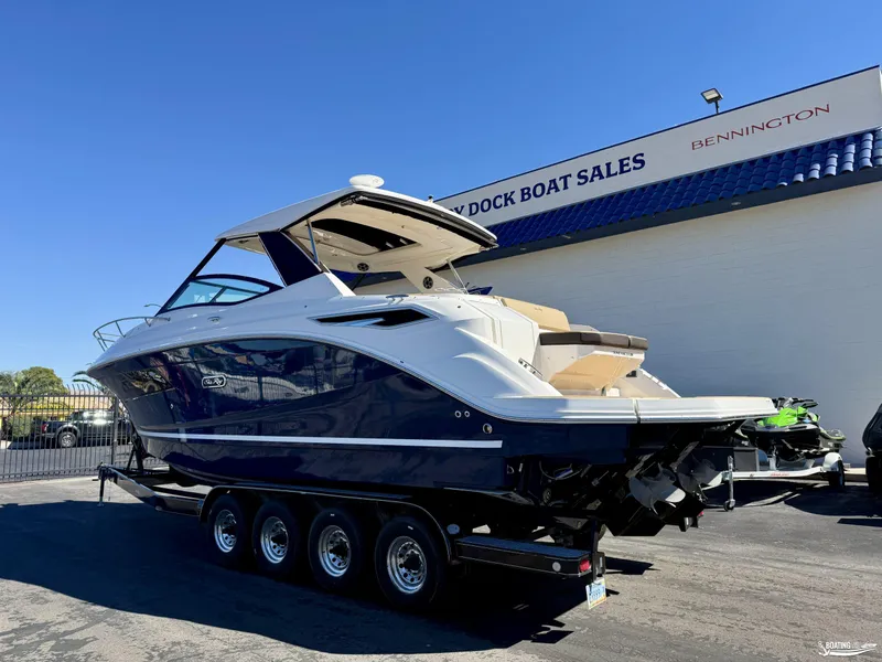 Slide: The Image of Sea Ray 320 Sundancer 2026 - 5