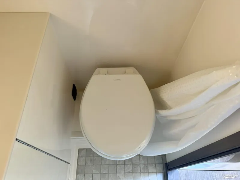 Slide: The Image of Sea Ray 320 Sundancer 2026 - 21