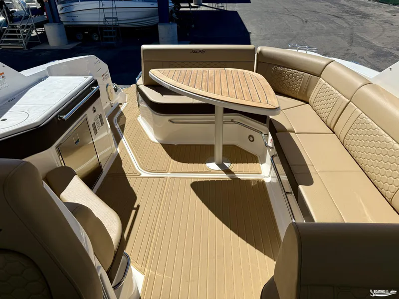 Slide: The Image of Sea Ray 320 Sundancer 2026 - 12