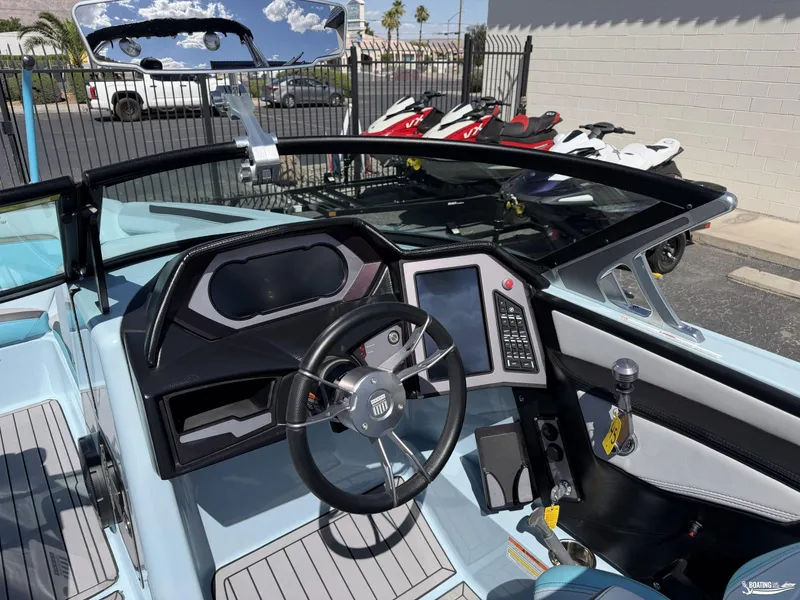 Slide: The Image of MasterCraft XSTAR S 2023 - 10