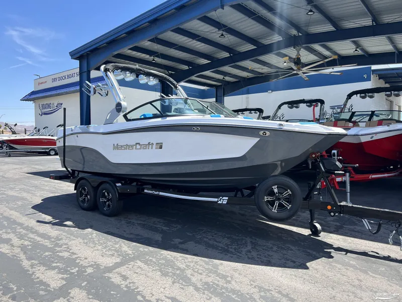 Slide: The Image of MasterCraft XT22 2023 - 1