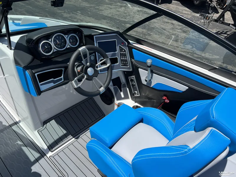 Slide: The Image of MasterCraft XT22 2023 - 8