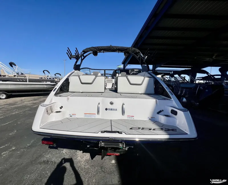 Slide: The Image of Yamaha 252 XE 2025 - 3
