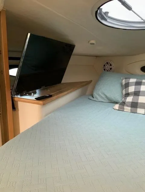 Slide: The Image of 2000 Maxum 3300 SCR cabin with TV and bed - 22