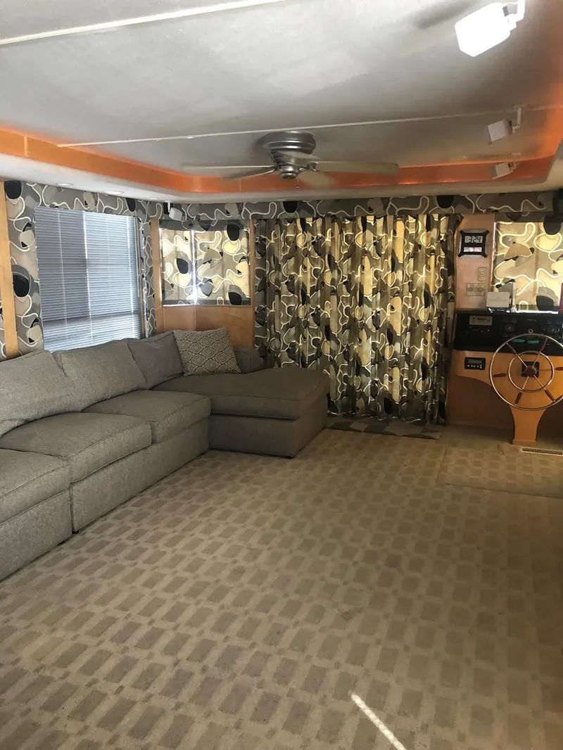 Slide: The Image of Interior of 2000 Sumerset 7016 houseboat with modern decor and spacious seating area. - 14