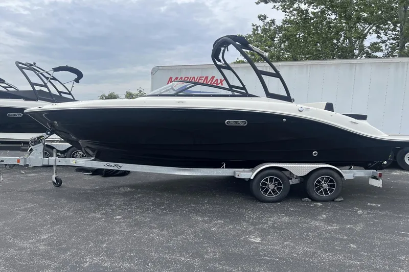 Slide: The Image of Sea Ray SPX 210 2024 - 0