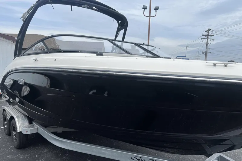 Slide: The Image of Sea Ray SPX 210 2024 - 1