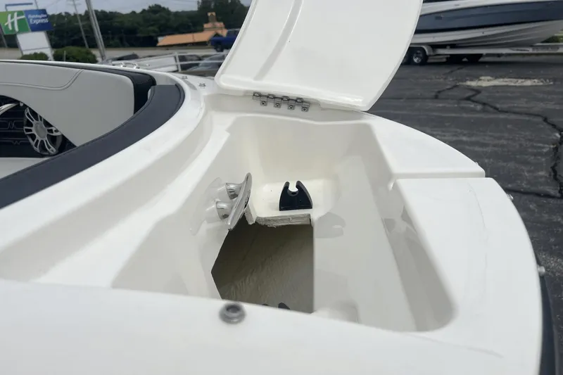 Slide: The Image of Sea Ray SPX 210 2024 - 12