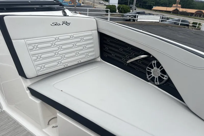 Slide: The Image of Sea Ray SPX 210 2024 - 13