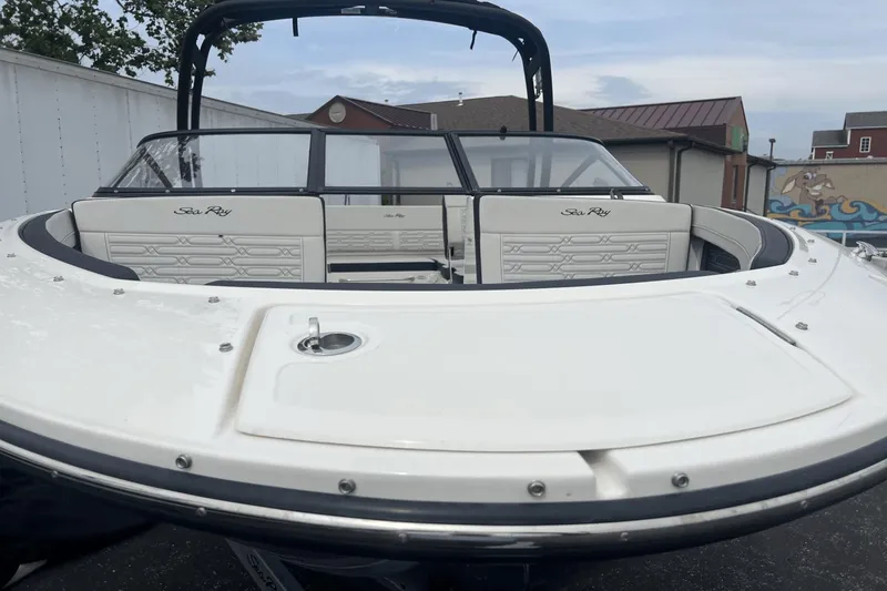 Slide: The Image of Sea Ray SPX 210 2024 - 14