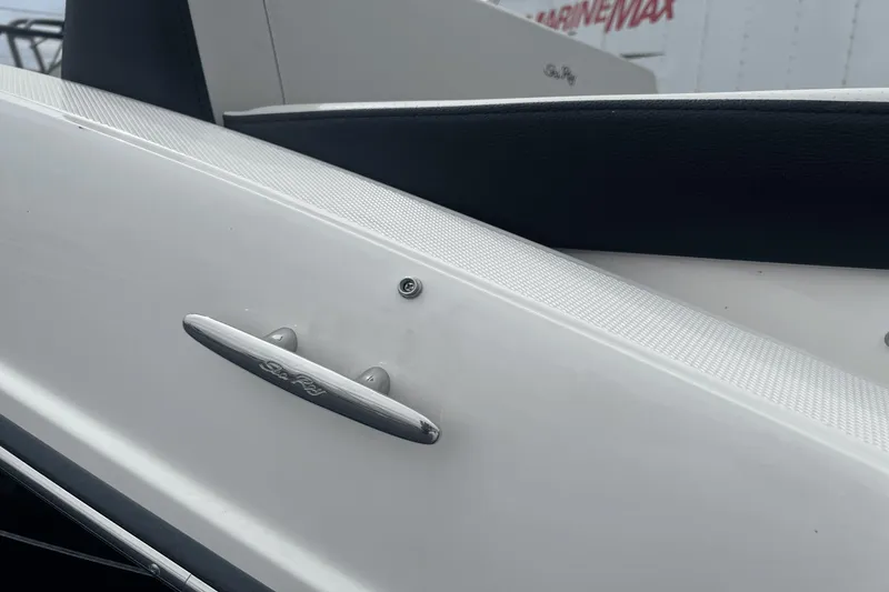 Slide: The Image of Sea Ray SPX 210 2024 - 19