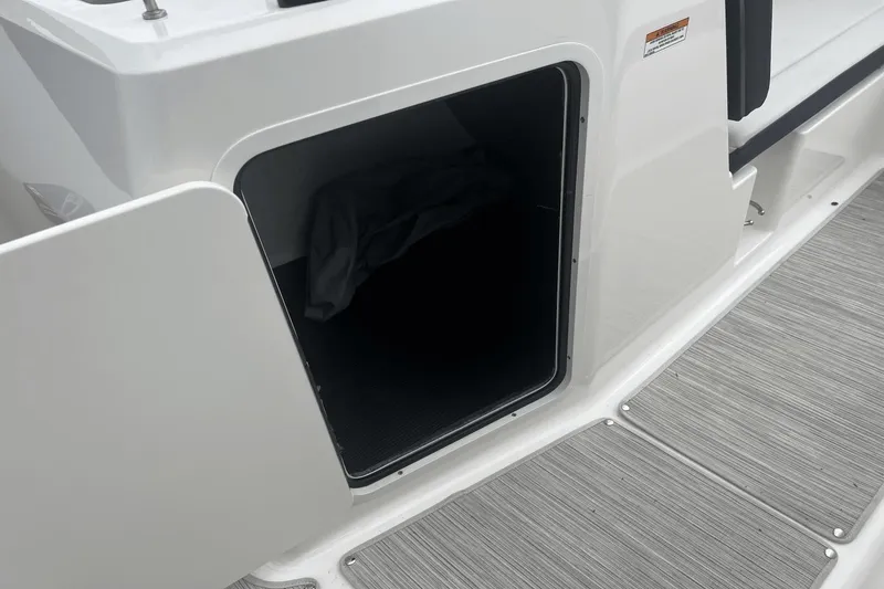 Slide: The Image of Sea Ray SPX 210 2024 - 20