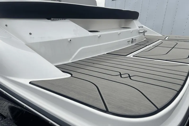 Slide: The Image of Sea Ray SPX 210 2024 - 21