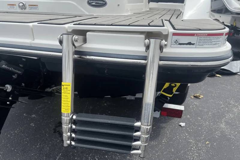 Slide: The Image of Sea Ray SPX 210 2024 - 26