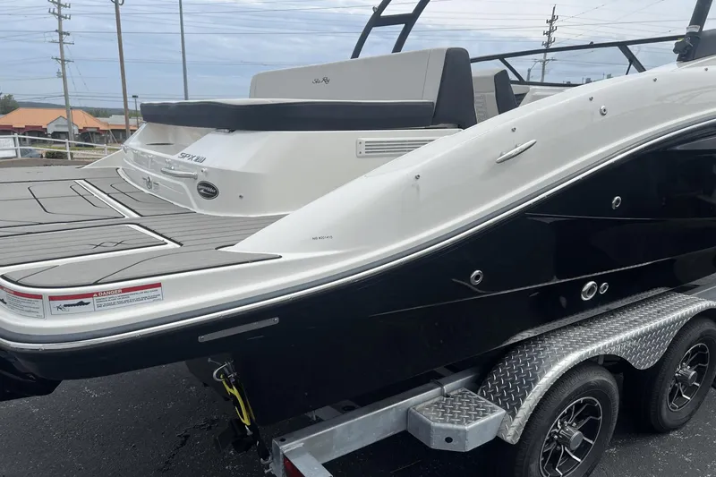 Slide: The Image of Sea Ray SPX 210 2024 - 3