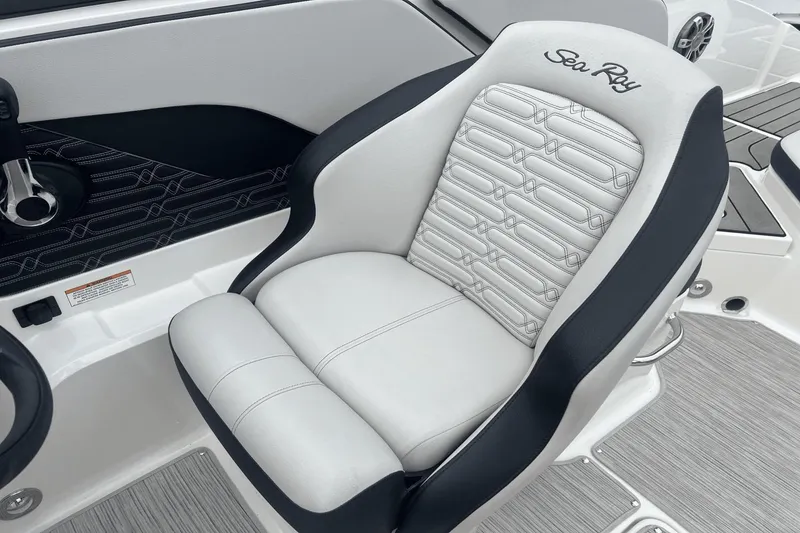 Slide: The Image of Sea Ray SPX 210 2024 - 32