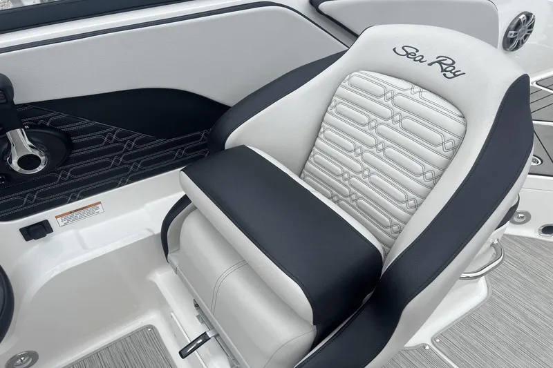 Slide: The Image of Sea Ray SPX 210 2024 - 33