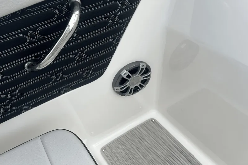 Slide: The Image of Sea Ray SPX 210 2024 - 35