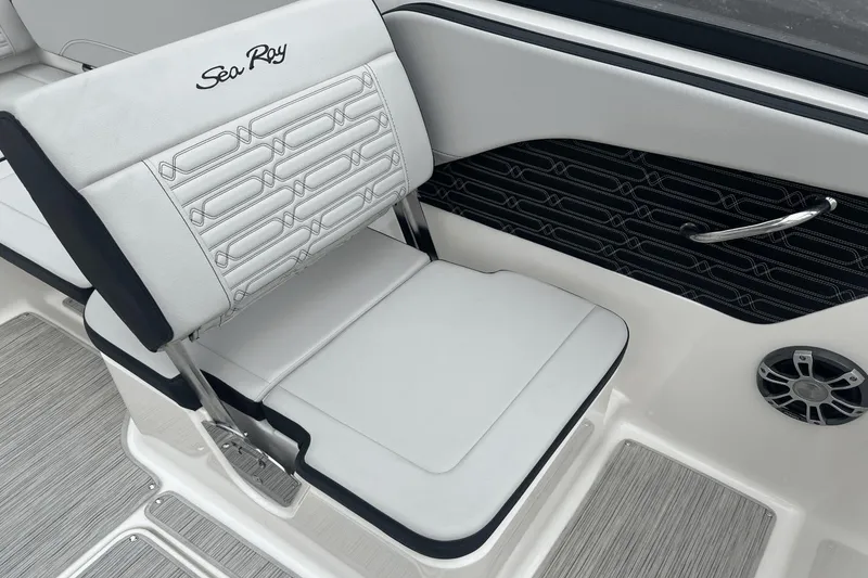 Slide: The Image of Sea Ray SPX 210 2024 - 37