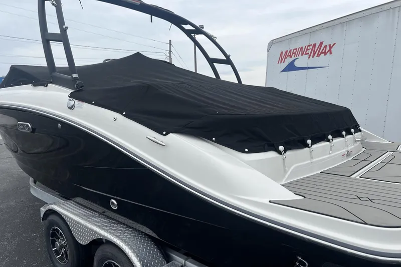 Slide: The Image of Sea Ray SPX 210 2024 - 39