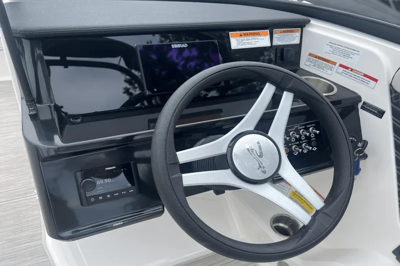 Slide: The Image of Sea Ray SPX 210 2024 - 4