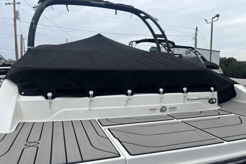 Slide: The Image of Sea Ray SPX 210 2024 - 42