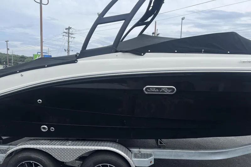 Slide: The Image of Sea Ray SPX 210 2024 - 49