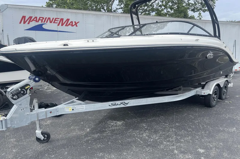 Slide: The Image of Sea Ray SPX 210 2024 - 7