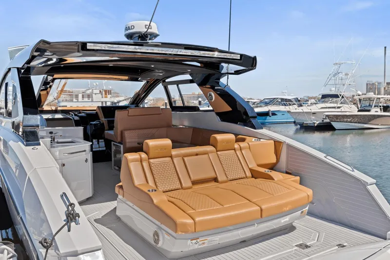 Slide: The Image of Cruisers Yachts 42 GLS South Beach Outboard 2024 - 11