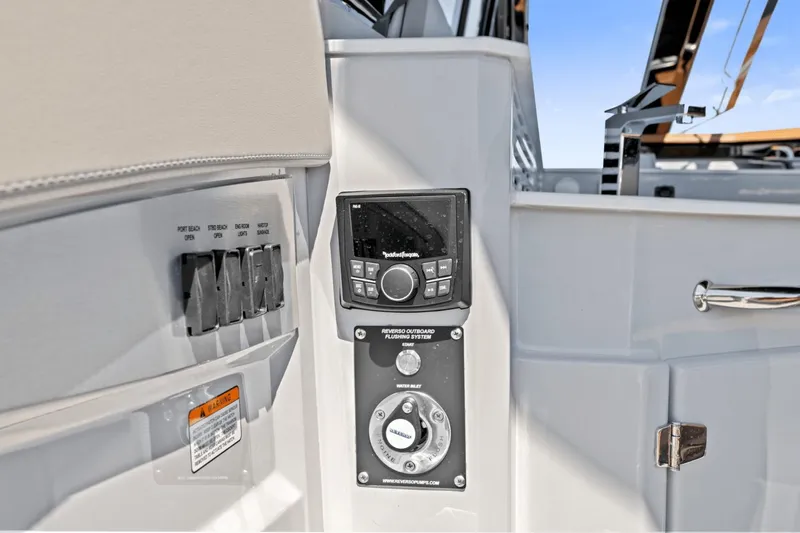 Slide: The Image of Cruisers Yachts 42 GLS South Beach Outboard 2024 - 13