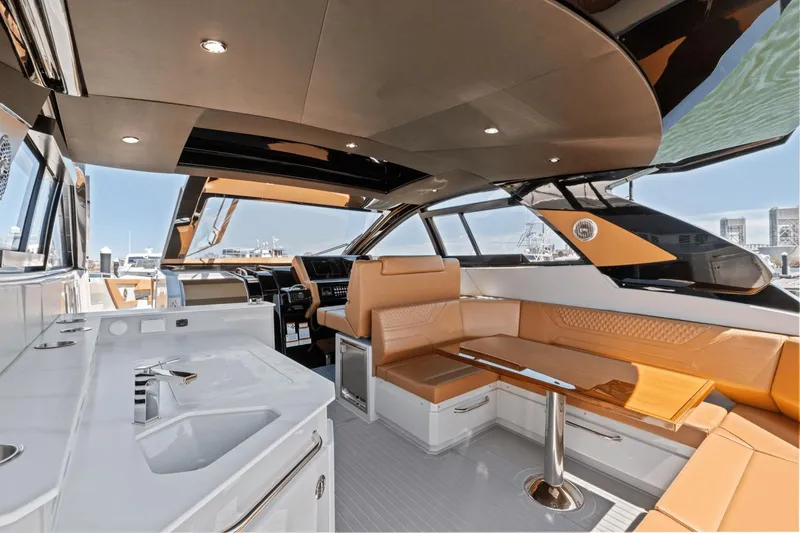 Slide: The Image of Cruisers Yachts 42 GLS South Beach Outboard 2024 - 14