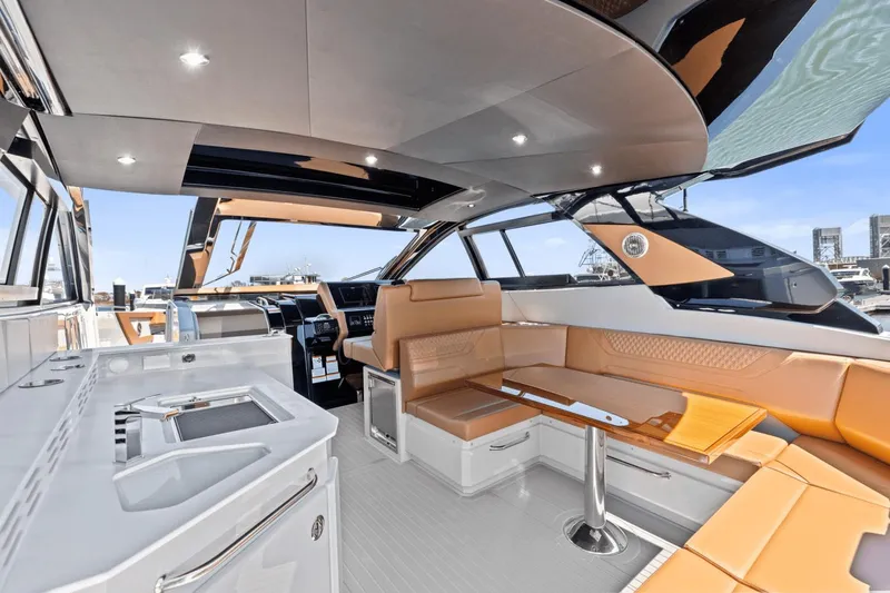 Slide: The Image of Cruisers Yachts 42 GLS South Beach Outboard 2024 - 15