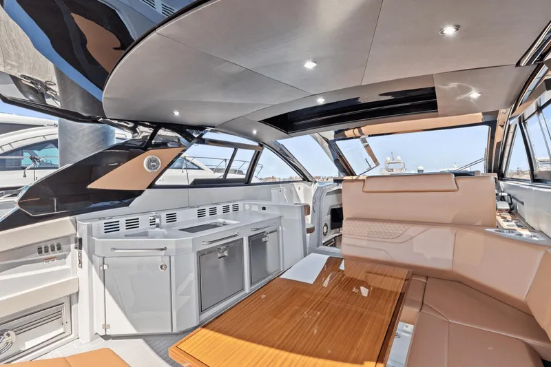 Slide: The Image of Cruisers Yachts 42 GLS South Beach Outboard 2024 - 18