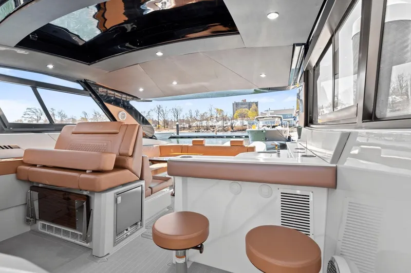 Slide: The Image of Cruisers Yachts 42 GLS South Beach Outboard 2024 - 23