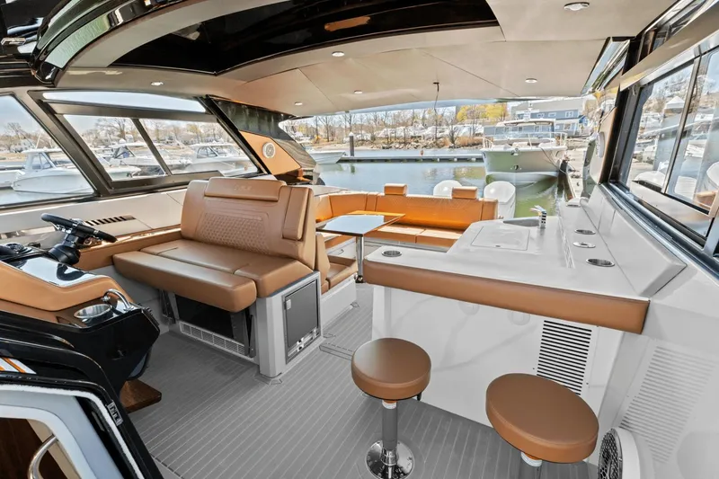 Slide: The Image of Cruisers Yachts 42 GLS South Beach Outboard 2024 - 24