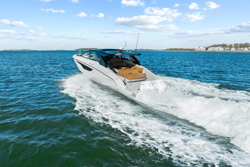 Slide: The Image of Cruisers Yachts 42 GLS South Beach Outboard 2024 - 3