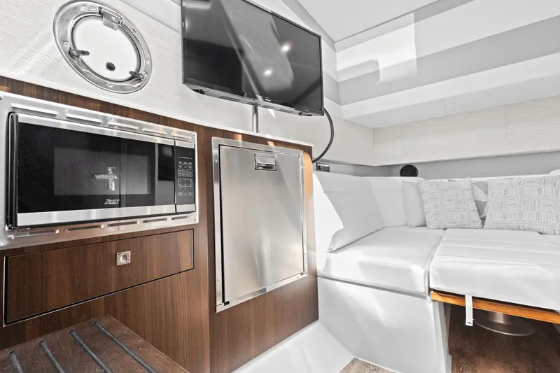 Slide: The Image of Cruisers Yachts 42 GLS South Beach Outboard 2024 - 34