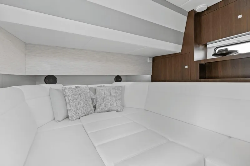 Slide: The Image of Cruisers Yachts 42 GLS South Beach Outboard 2024 - 36