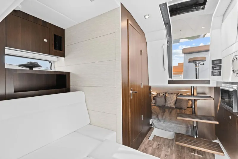 Slide: The Image of Cruisers Yachts 42 GLS South Beach Outboard 2024 - 37