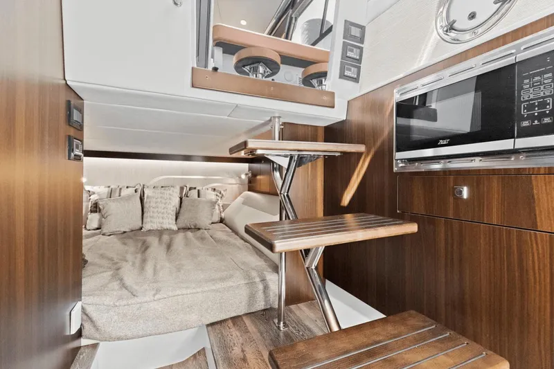 Slide: The Image of Cruisers Yachts 42 GLS South Beach Outboard 2024 - 38