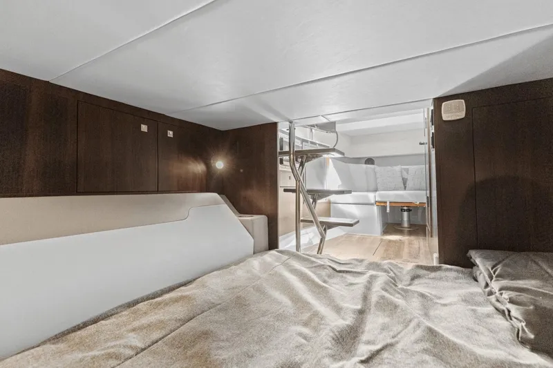 Slide: The Image of Cruisers Yachts 42 GLS South Beach Outboard 2024 - 41