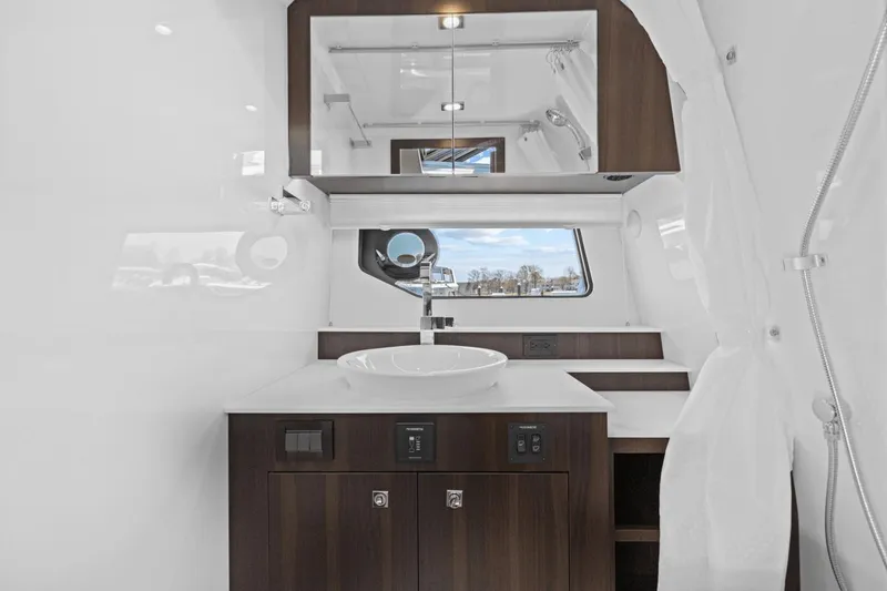 Slide: The Image of Cruisers Yachts 42 GLS South Beach Outboard 2024 - 43