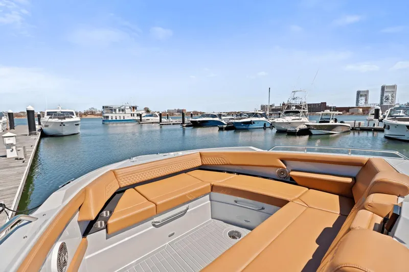 Slide: The Image of Cruisers Yachts 42 GLS South Beach Outboard 2024 - 44