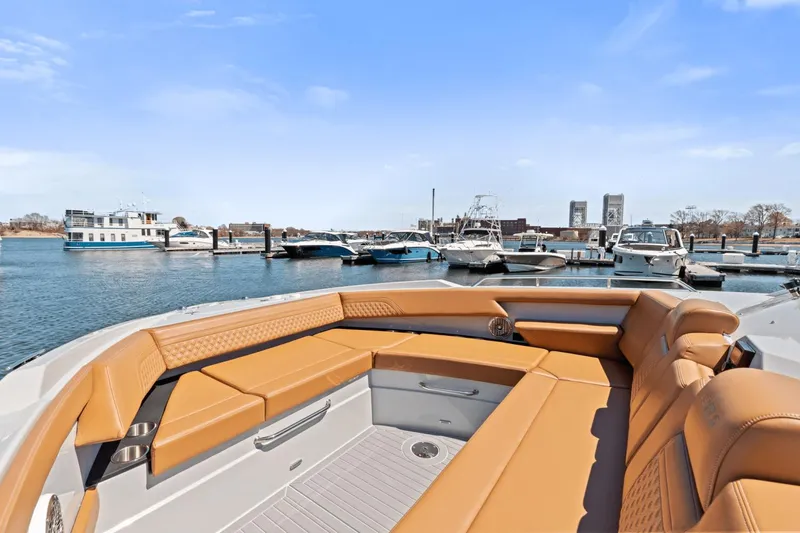 Slide: The Image of Cruisers Yachts 42 GLS South Beach Outboard 2024 - 45