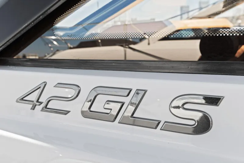 Slide: The Image of Cruisers Yachts 42 GLS South Beach Outboard 2024 - 5