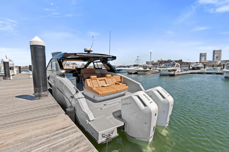 Slide: The Image of Cruisers Yachts 42 GLS South Beach Outboard 2024 - 7