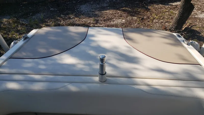 Slide: The Image of 1998 Malibu Sunsetter VLX boat sun deck with beige upholstery. - 16